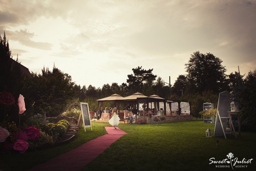 Фотограф Евгения Павлович
Организация свадьбы Sweet Juliet wedding agency