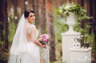 Оформление свадебной фотосессии в лесу