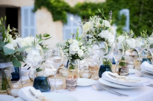 Легкое прикосновение морского синего в сочетание с песочным