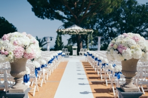 Церемония на холмах недалеко от Канн