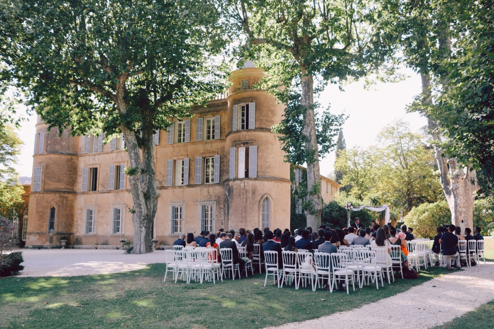 Церемония перед замком и ужин под звездами – любимый свадебный выбор во Франции