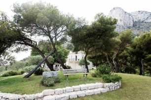 Уединенное место на французских холмах. Панорамный захватывающий вид