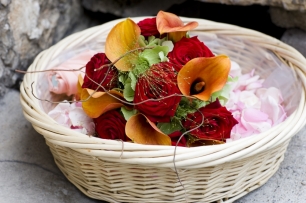 Яркие цветочные акценты для церемонии