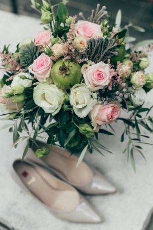 Букет невесты с гранатом