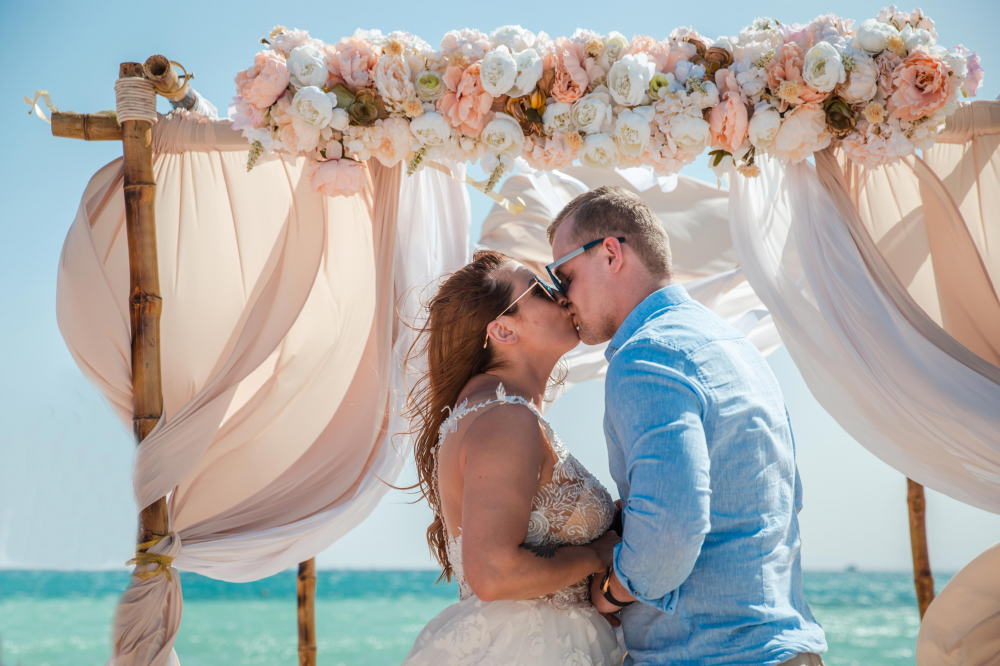 Завораживающая свадебная церемония Жемчужном острове Хургада, Египет. Свадьба за границей.