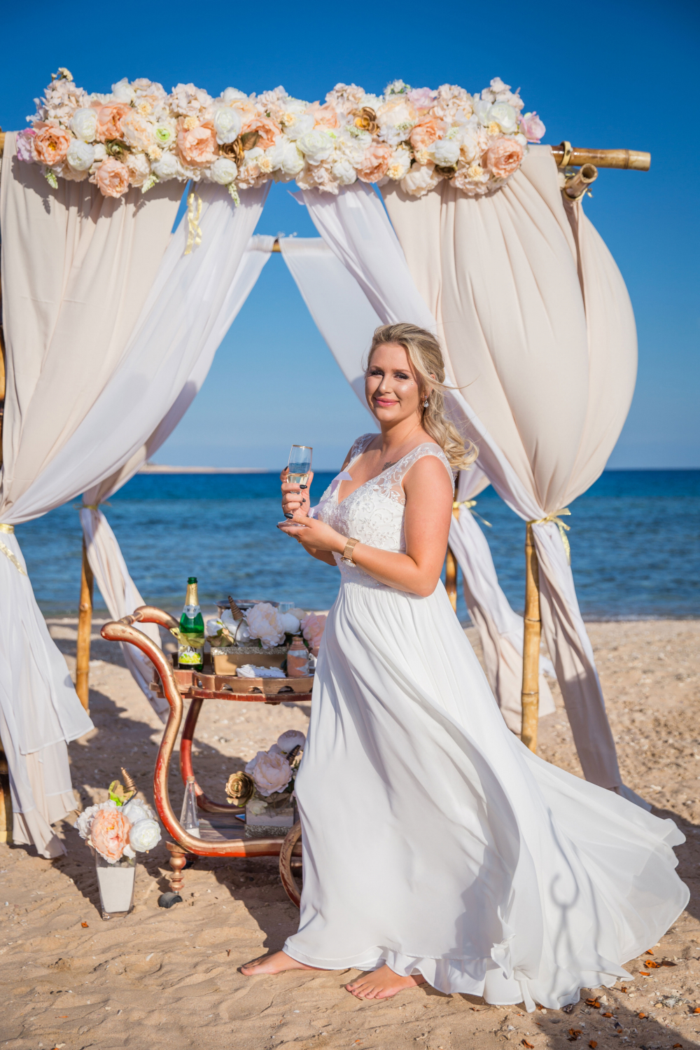 Мини- свадебная церемония "Любовь в воздухе" Сахл Хашиш, Хургада, Египет. Свадьба за границей.