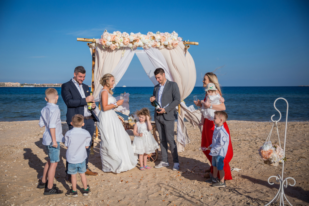 Мини- свадебная церемония "Любовь в воздухе" Сахл Хашиш, Хургада, Египет. Свадьба за границей.