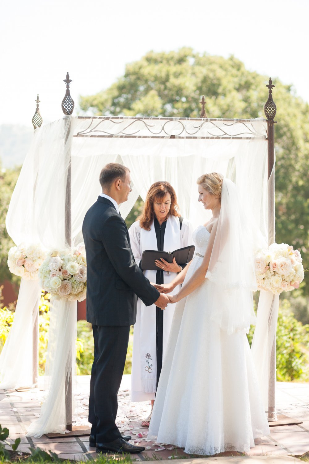 Свадебная церемония в Санта-Барбаре, США.