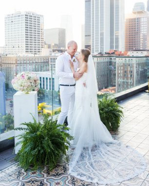 Свадьба в Лос-Анджелесе, Калифорния. Церемония на крыше знаменитого ресторана на высоте 16 этажа