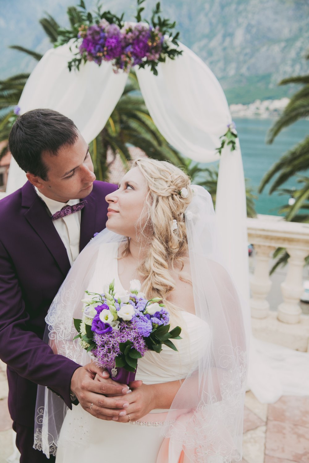 Молодожены