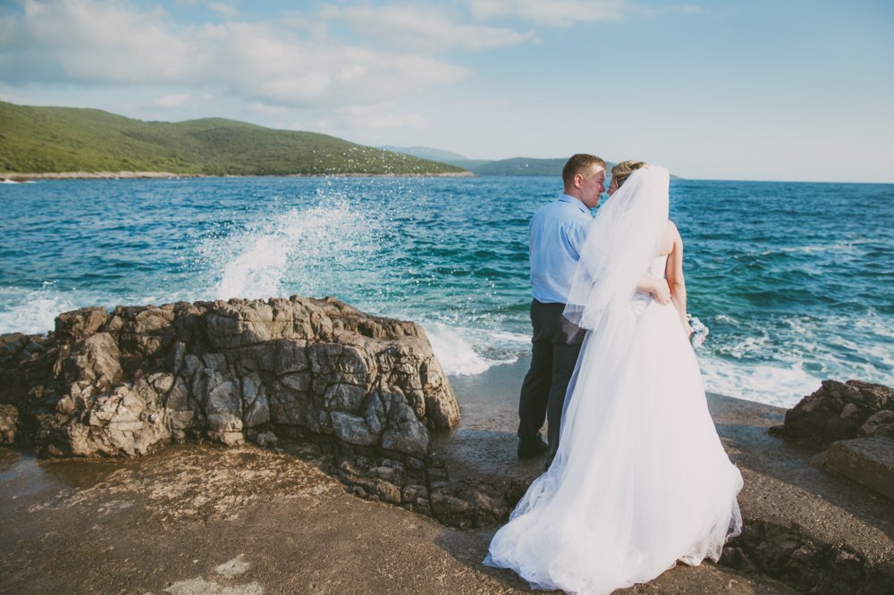 Молодожены