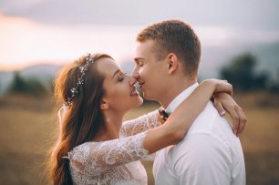 Красивый аксессуар для свадебной прически