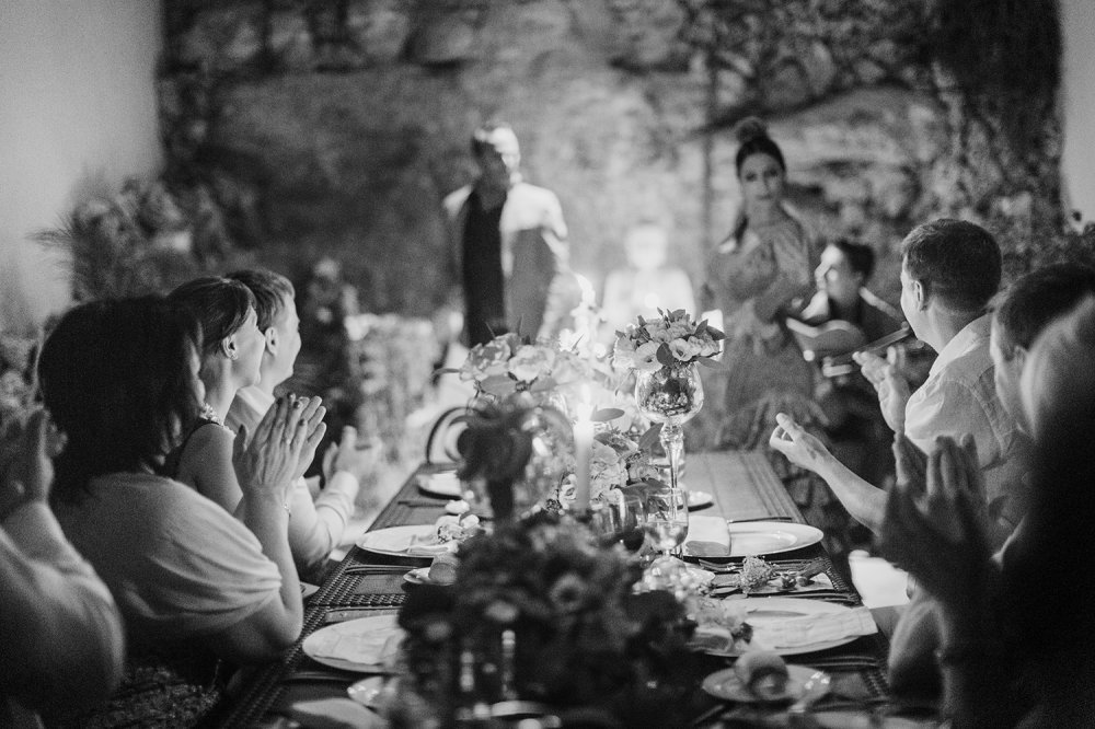 Выступление фламенко.

http://marrybcn.com/