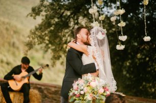 Свадебная церемония в горах, свадьба в Испании