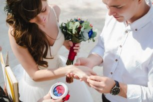 Церемония на побережье Коста Брава, Испания