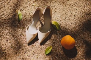 Туфли невесты с острым носом