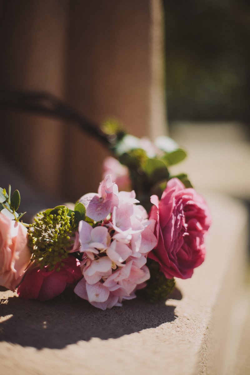 Венок невесты из роз, гортензии и полевых цветов