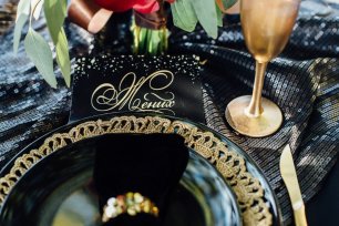 Оформление стола в черных цветах