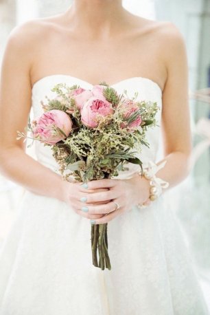 Букет с розовыми пионами