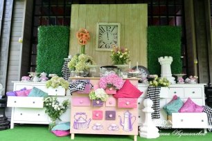 Оригинальное оформление сладкого стола на сказочной свадьбе