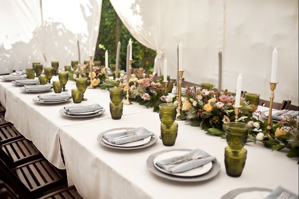 Сервировка камерного свадебного ужина в частном доме