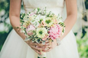 Букет с пионами