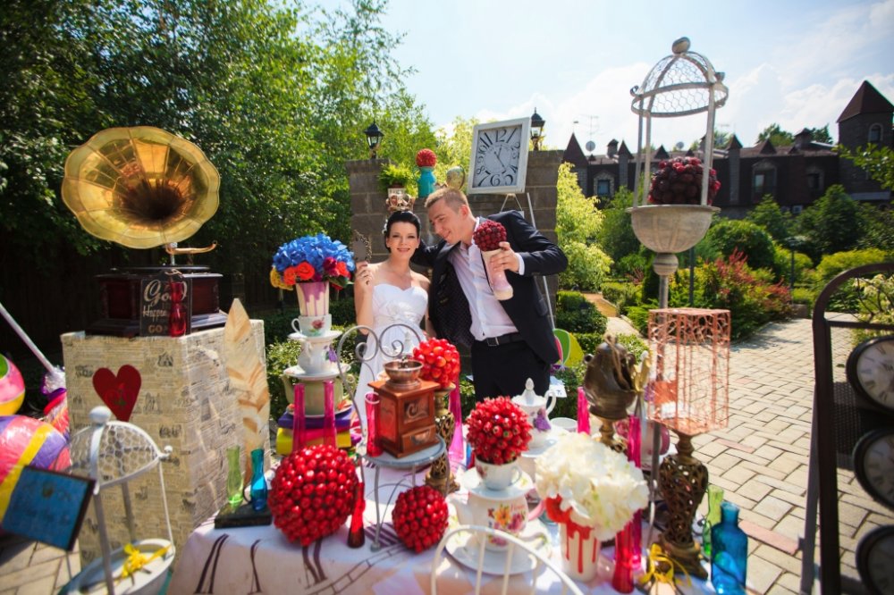 Свадьба "Алиса в стране Чудес". Свадебное агентство "Лавка Чудес" известно своими необычными тематическими свадьбами.