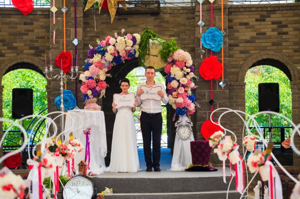 Свадьба "Алиса в стране Чудес". Свадебное агентство "Лавка Чудес" известно своими необычными тематическими свадьбами.