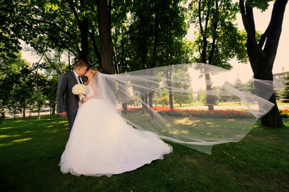 Красивая свадьба "Белая Мечта". Платье невесты от Веры Вонг. Фото Сергея Миннигалина.