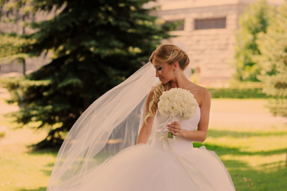 Красивая свадьба "Белая Мечта". Платье невесты от Веры Вонг. Фото Сергея Миннигалина.