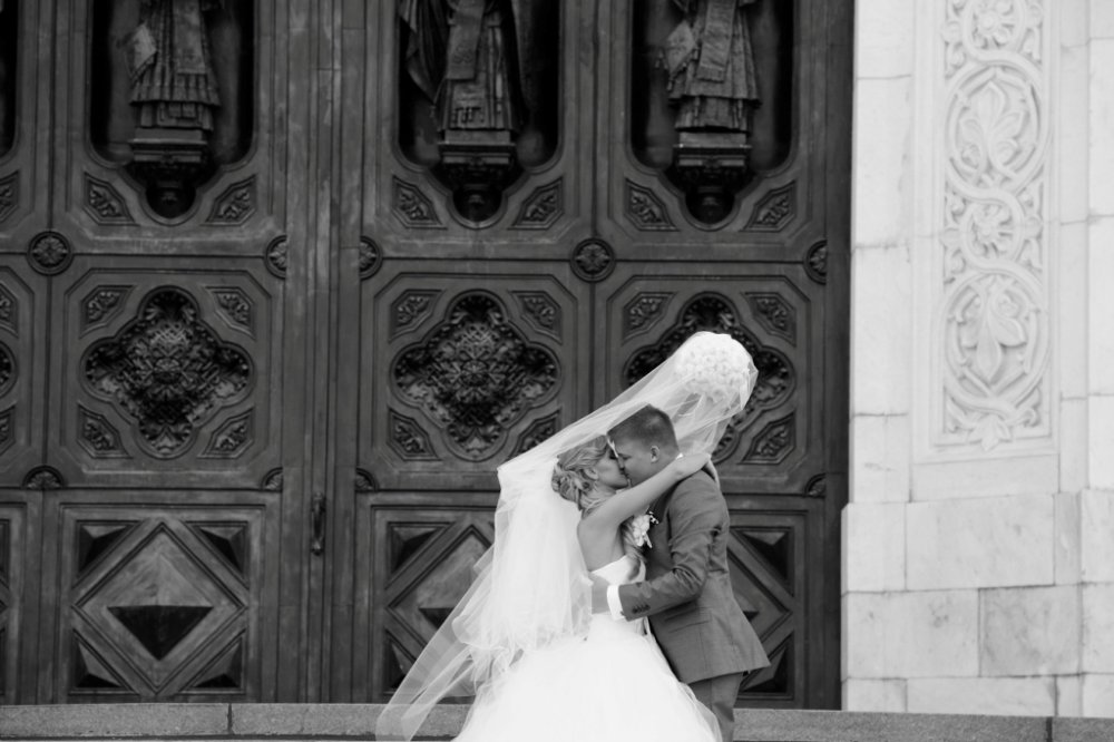 Красивая свадьба "Белая Мечта". Платье невесты от Веры Вонг. Фото Сергея Миннигалина.