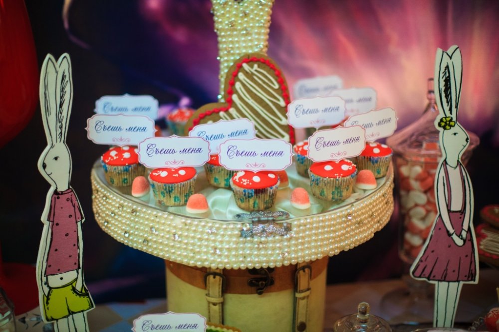 Свадьба "Алиса в стране Чудес". Свадебное агентство "Лавка Чудес" известно своими необычными тематическими свадьбами.