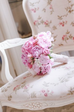 Букет невесты с розовыми пионами
