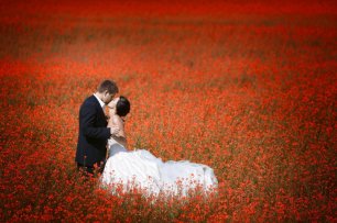 Невероятная фотосессия на цветочной поляне