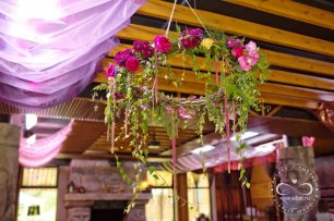 Цветочная люстра в декоре