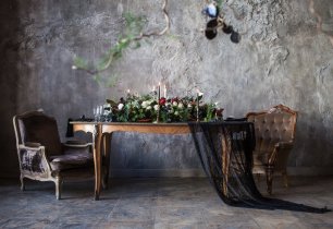 Мрачное оформление свадебного стола