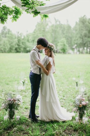 Лесная свадьба. Жених и невеста