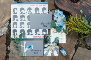 Полиграфия на свадьбе в стиле The Beatles