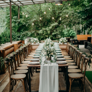 цвет свадьбы 2019, свадьба в зеленом цвете, организатор MOMENTO