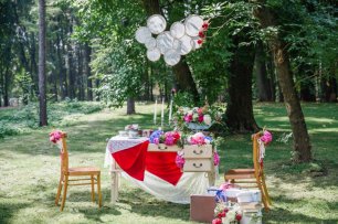 Оформление стола на свадебной фотосессии
