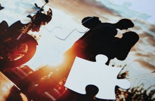 Книга пожеланий в виде пазла с фотографией молодожен