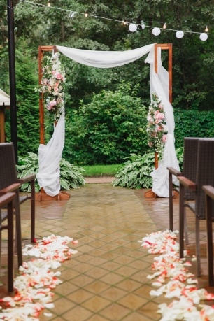 Свадебная арка с интернациональной свадьбы Карины и Адама.