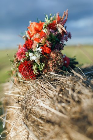 Яркий свадебный букет