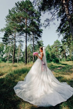 Фотосессия невесты с букетом цветов