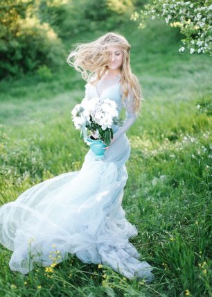 Воздушное платье нежно-голубого оттенка