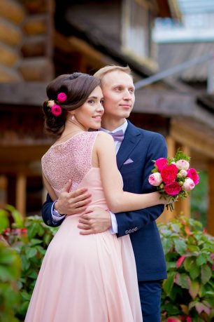 Розовое платье невесты для росписи