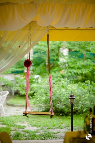 Качели в декоре