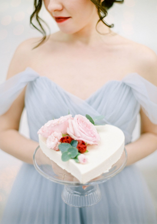 торт в стиле минимализм, организатор WED KIOSQUE