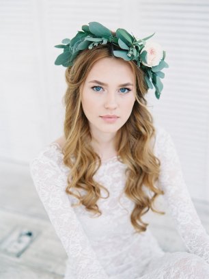 Венок в образе невесты