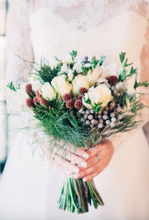 Букет невесты с растительностью и травами